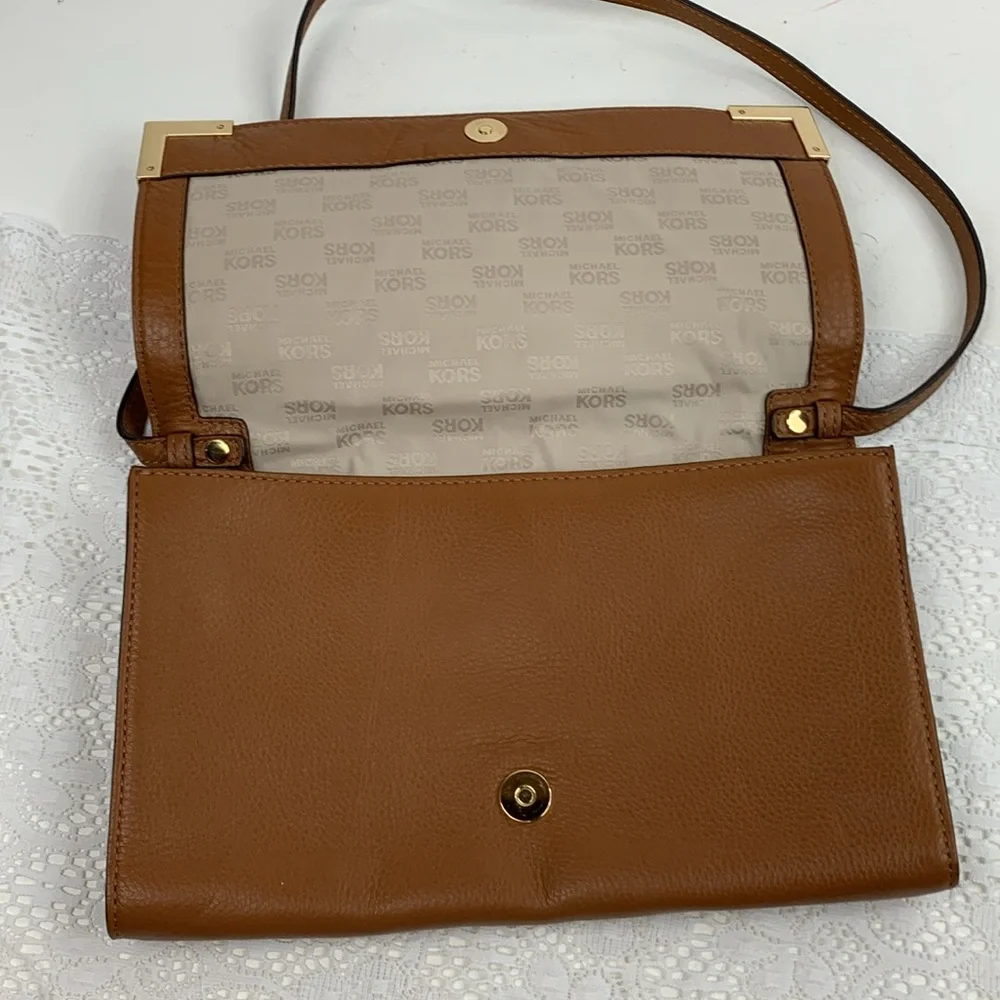 Michael Kors Leather Slim Shoulder handbag purse Brown Gold trim Lined Pockets
